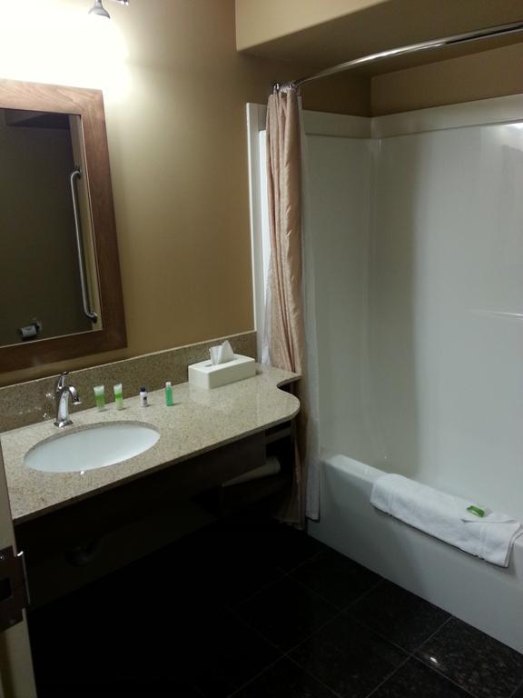 Camrose Resort Casino Habitación foto