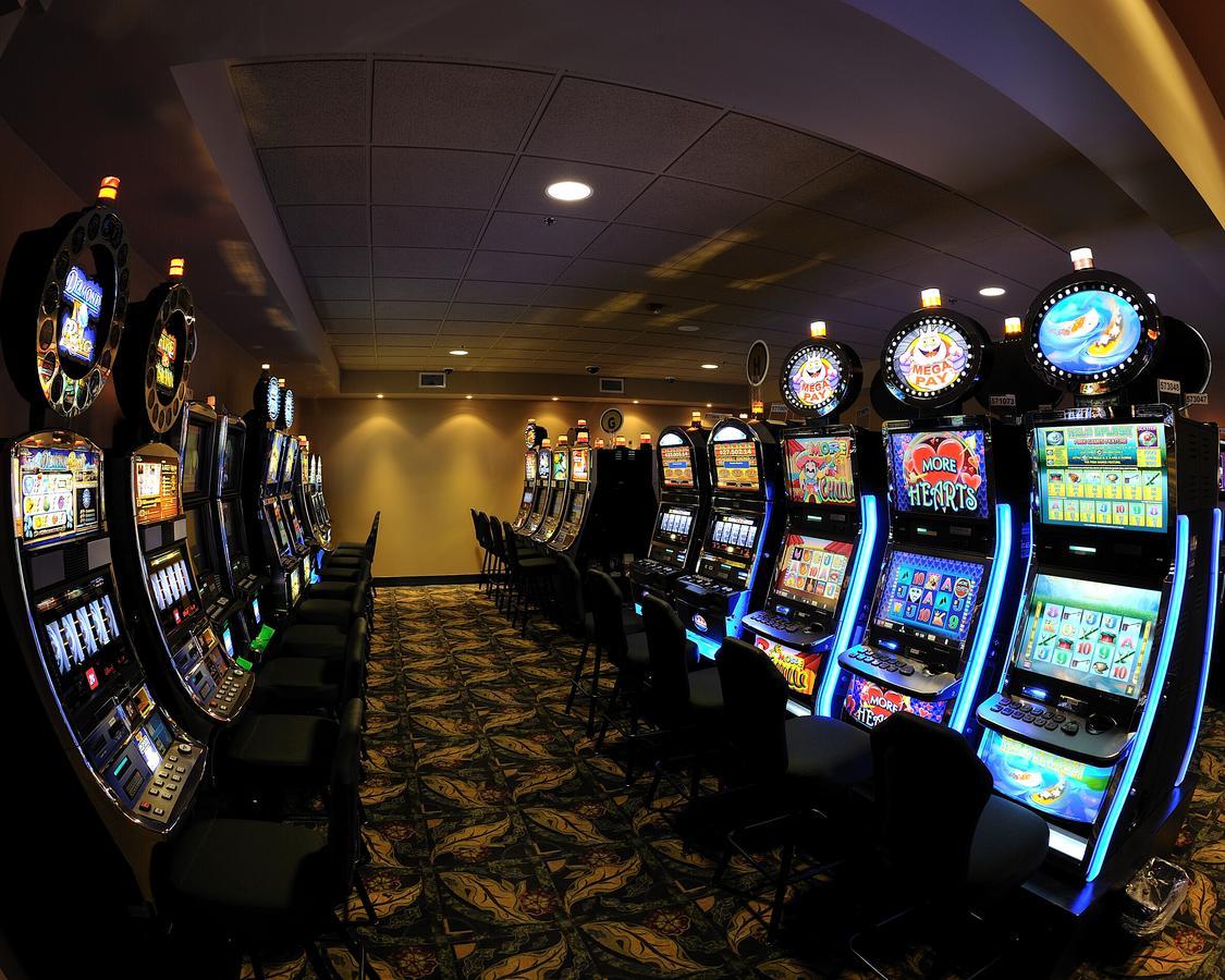 Camrose Resort Casino Exterior foto